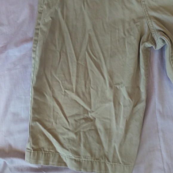 Old navy boy's khaki shorts - Picture 2 of 7